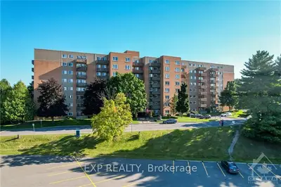 Condo Apartment in Beacon Hill North - South and Area