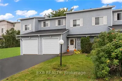 Att/Row/Townhouse in Renfrew