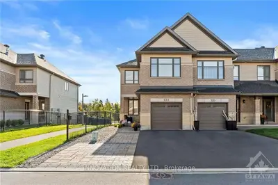Att/Row/Townhouse in Stittsville - Munster - Richmond
