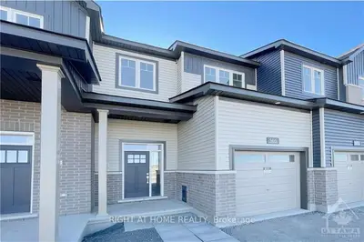 Att/Row/Townhouse in Kanata