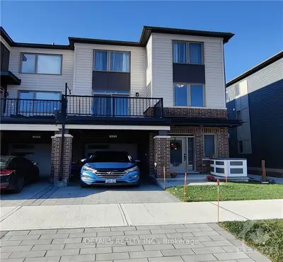 Att/Row/Townhouse in Manor Park - Cardinal Glen and Area