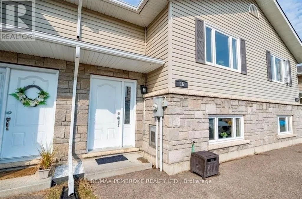 Att/Row/Townhouse in Petawawa