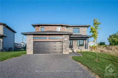 Detached in Russell