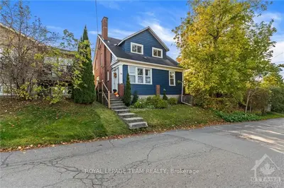 Detached in Mississippi Mills