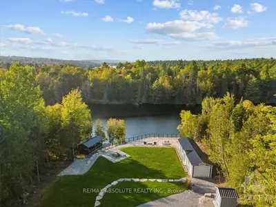 Detached in Greater Madawaska