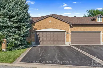 Att/Row/Townhouse in Kanata