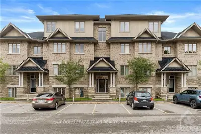 Condo Apartment in Barrhaven