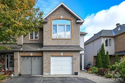 Att/Row/Townhouse in Stittsville - Munster - Richmond