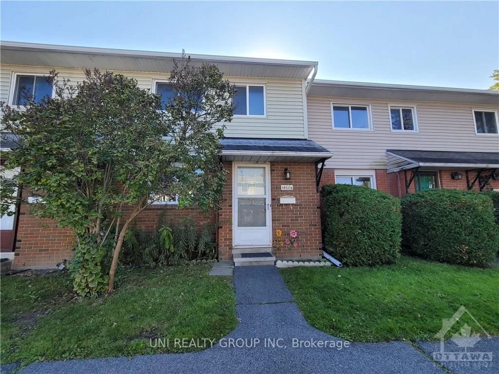 Condo Townhouse in Hunt Club - South Keys and Area