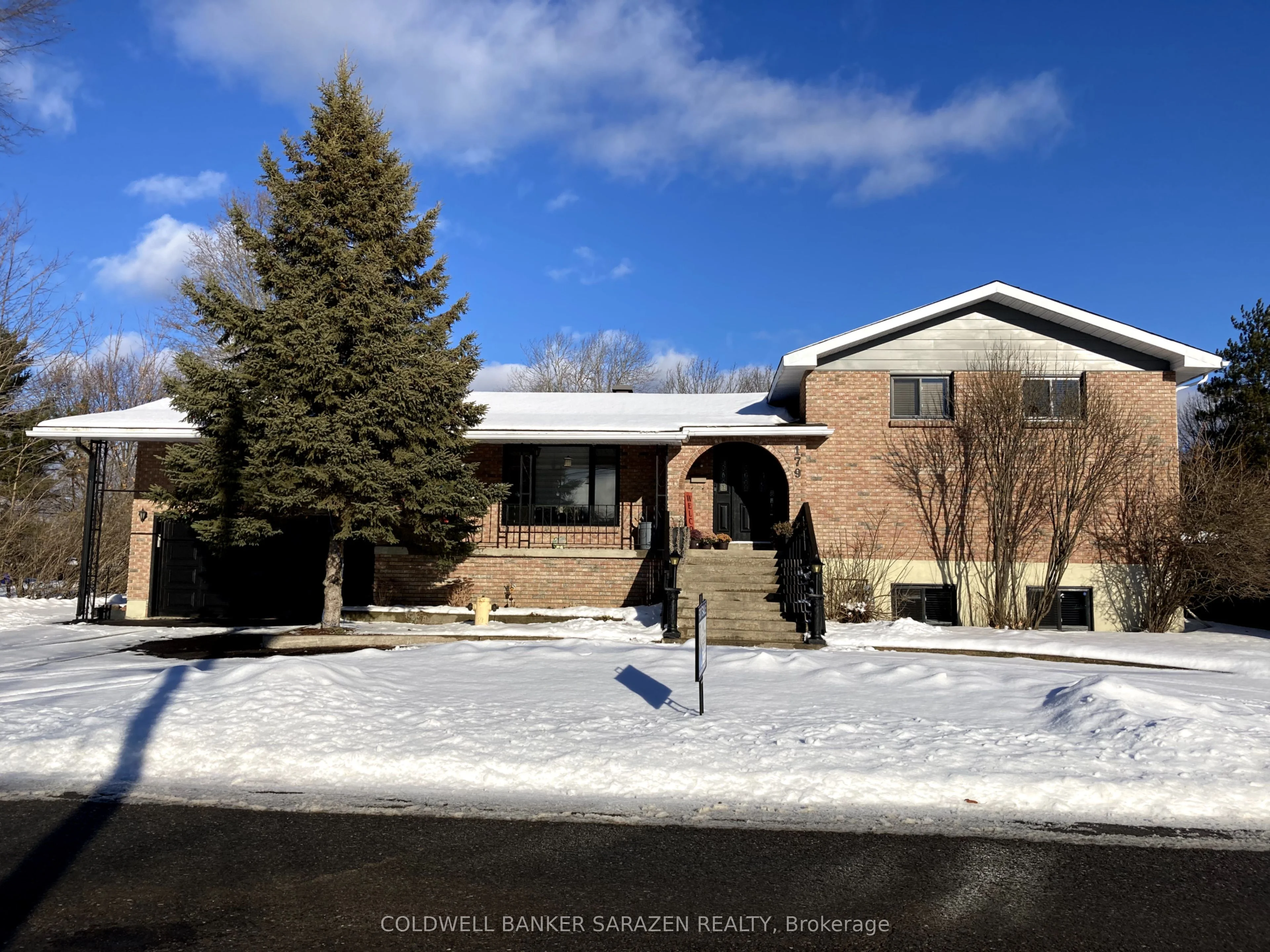 Detached in McNab/Braeside