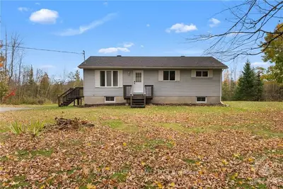 Detached in Beckwith
