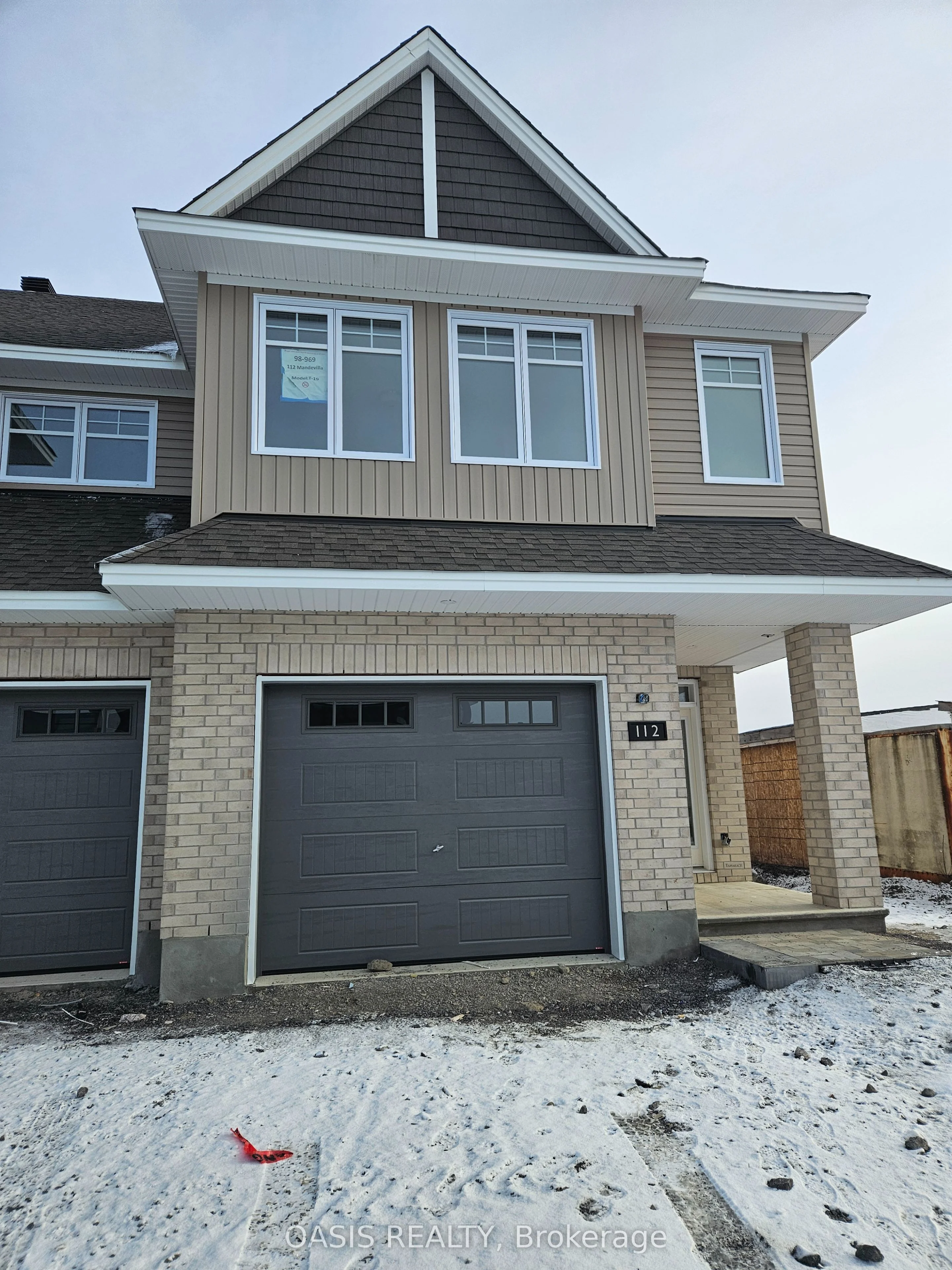 Att/Row/Townhouse in Blossom Park - Airport and Area