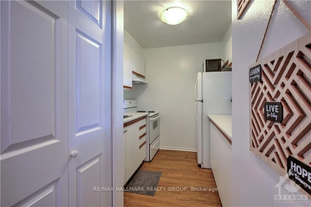 260 Brittany Drive 107, Manor Park - Cardinal Glen And Area, On K1k 4m2