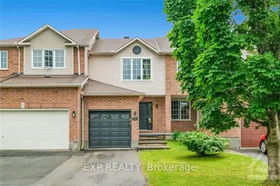 Att/Row/Townhouse in Hunt Club - South Keys and Area