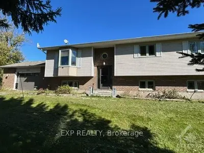 Detached in Russell