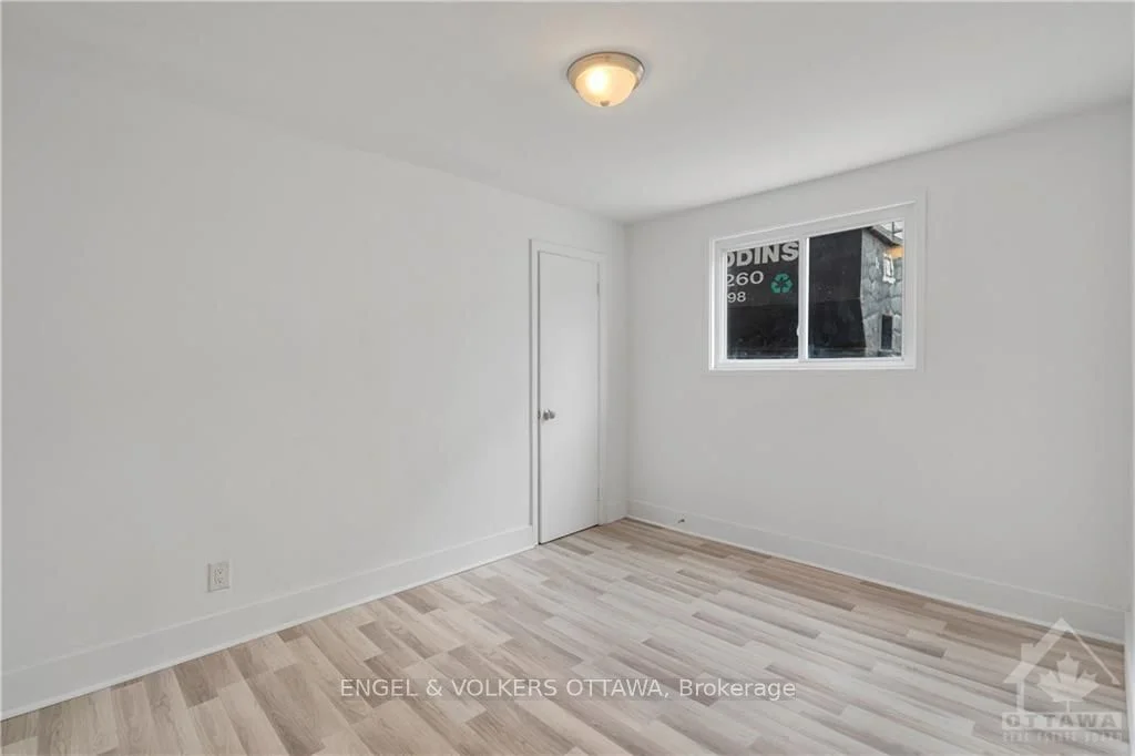 267 MICHEL Circle, Vanier and Kingsview Park, ON K1L 7P4