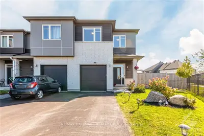 Att/Row/Townhouse in Stittsville - Munster - Richmond
