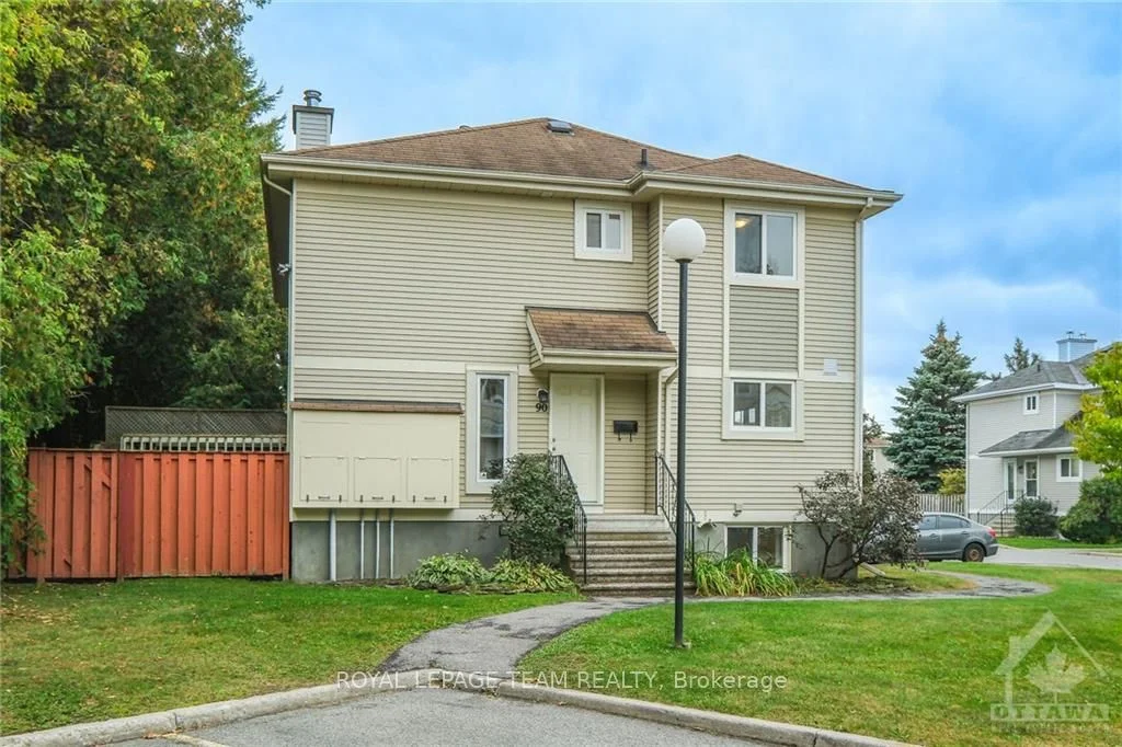 Condo Townhouse in Kanata