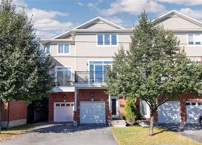Att/Row/Townhouse in Billings Bridge - Riverside Park and Area