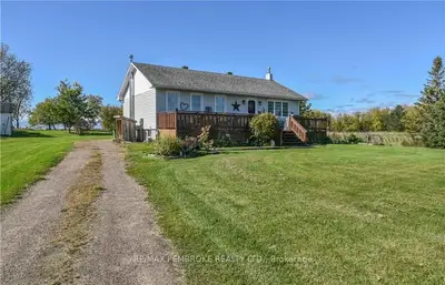 Detached in Laurentian Valley