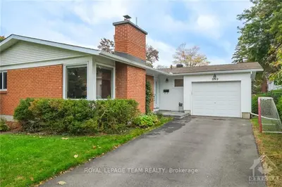 Detached in Beacon Hill North - South and Area