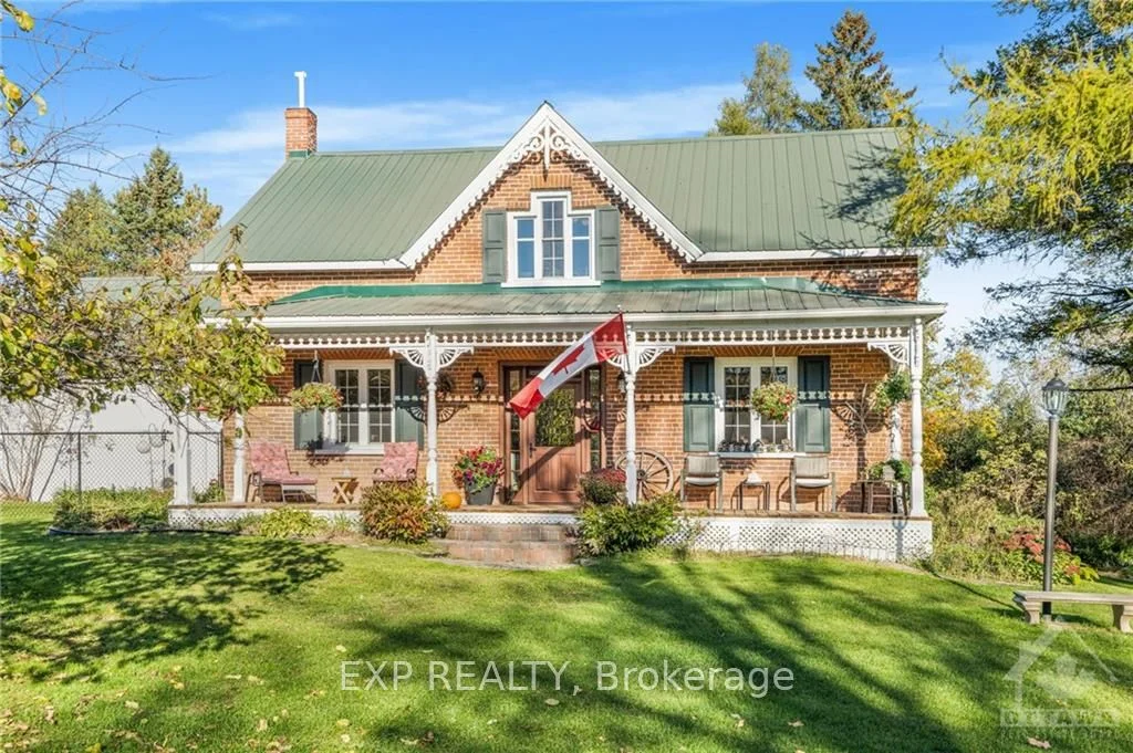 Detached in Champlain