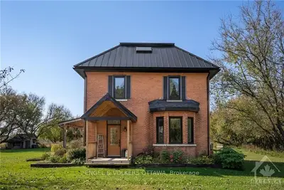 Detached in Carp - Dunrobin - Huntley - Fitzroy and Area