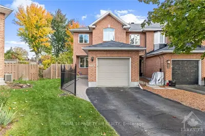 Att/Row/Townhouse in Cyrville - Carson Grove - Pineview