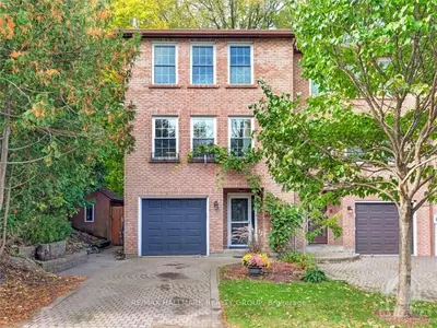 Att/Row/Townhouse in Crystal Bay - Rocky Point - Bayshore