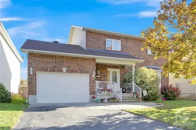 Detached in Russell