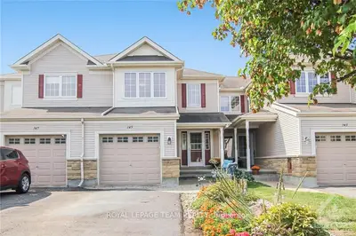 Att/Row/Townhouse in Kanata