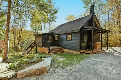 Detached in Greater Madawaska
