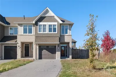 Att/Row/Townhouse in Blossom Park - Airport and Area