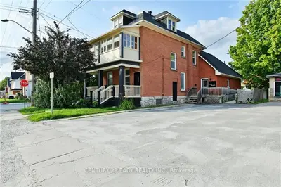 Detached in Renfrew