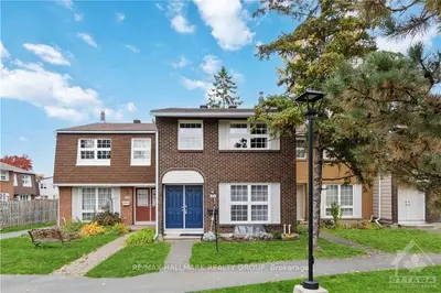 Condo Townhouse in Hunt Club - South Keys and Area
