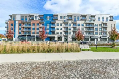 Condo Apartment in Manor Park - Cardinal Glen and Area