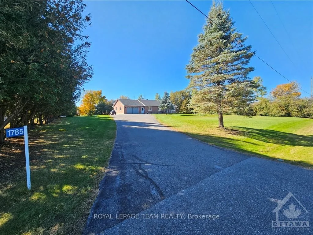 Detached in Lanark Highlands