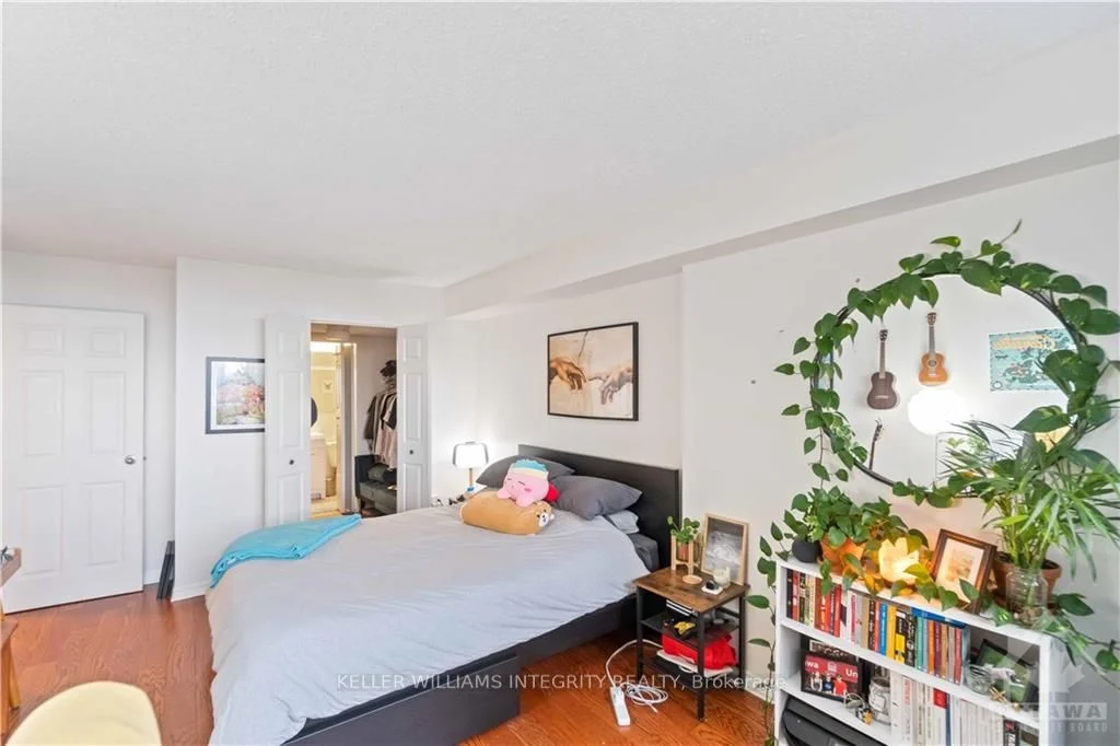 530 LAURIER Avenue W 1902, Ottawa Centre, ON K1R 7T1