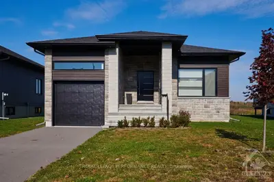 Detached in Casselman