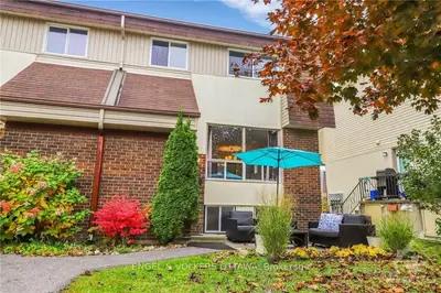 Condo Townhouse in Bells Corners and South to Fallowfield