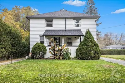 Semi-Detached in Stittsville - Munster - Richmond