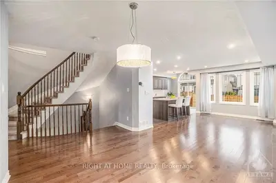Att/Row/Townhouse in Kanata