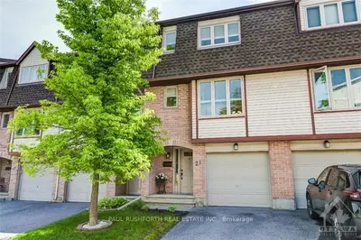 Condo Townhouse in Kanata