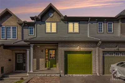 Att/Row/Townhouse in Orleans - Convent Glen and Area