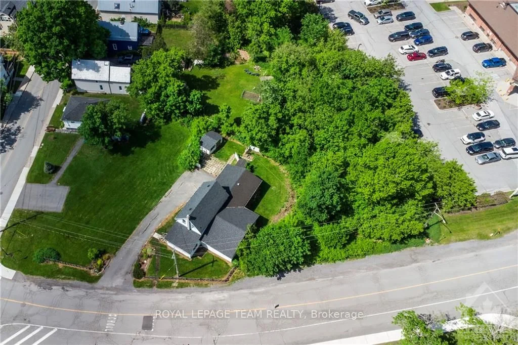 105 LANGSTAFF Drive, Carp - Huntley Ward, ON K0A 1L0