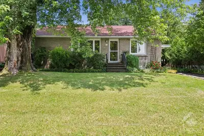 Detached in Beacon Hill North - South and Area