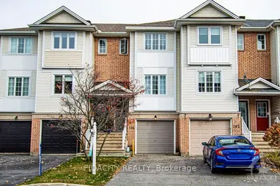 Att/Row/Townhouse in Carlington - Central Park