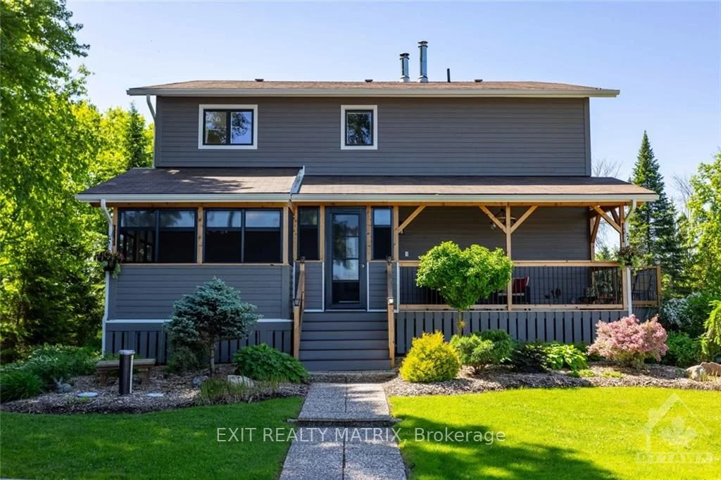 Detached in Russell