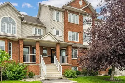 Condo Apartment in Cyrville - Carson Grove - Pineview