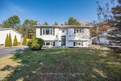Detached in Laurentian Hills
